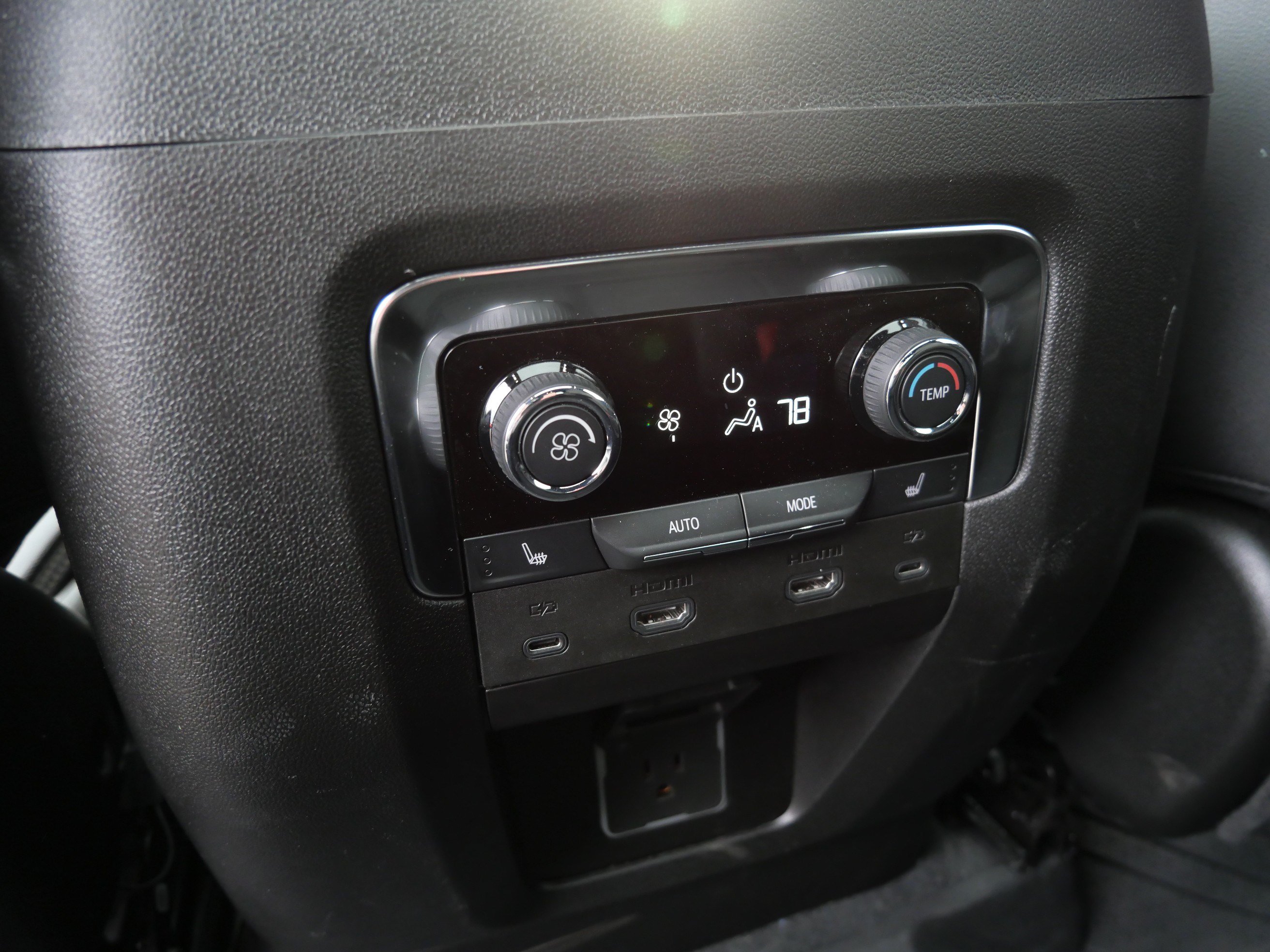 Used 2025 Chevrolet Tahoe High Country AWD/4WD image 20