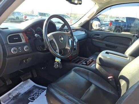 Used 2012 Chevrolet Avalanche LTZ image 7