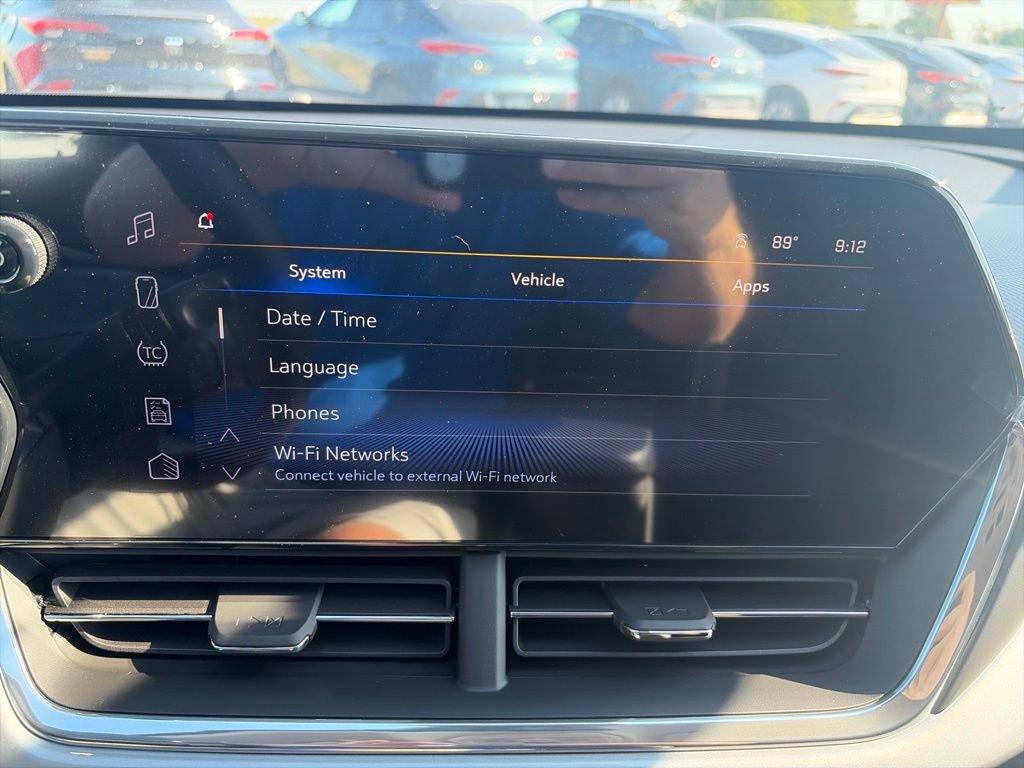 New 2026 Chevrolet Trax LT w/ Sunroof Package FWD image 22