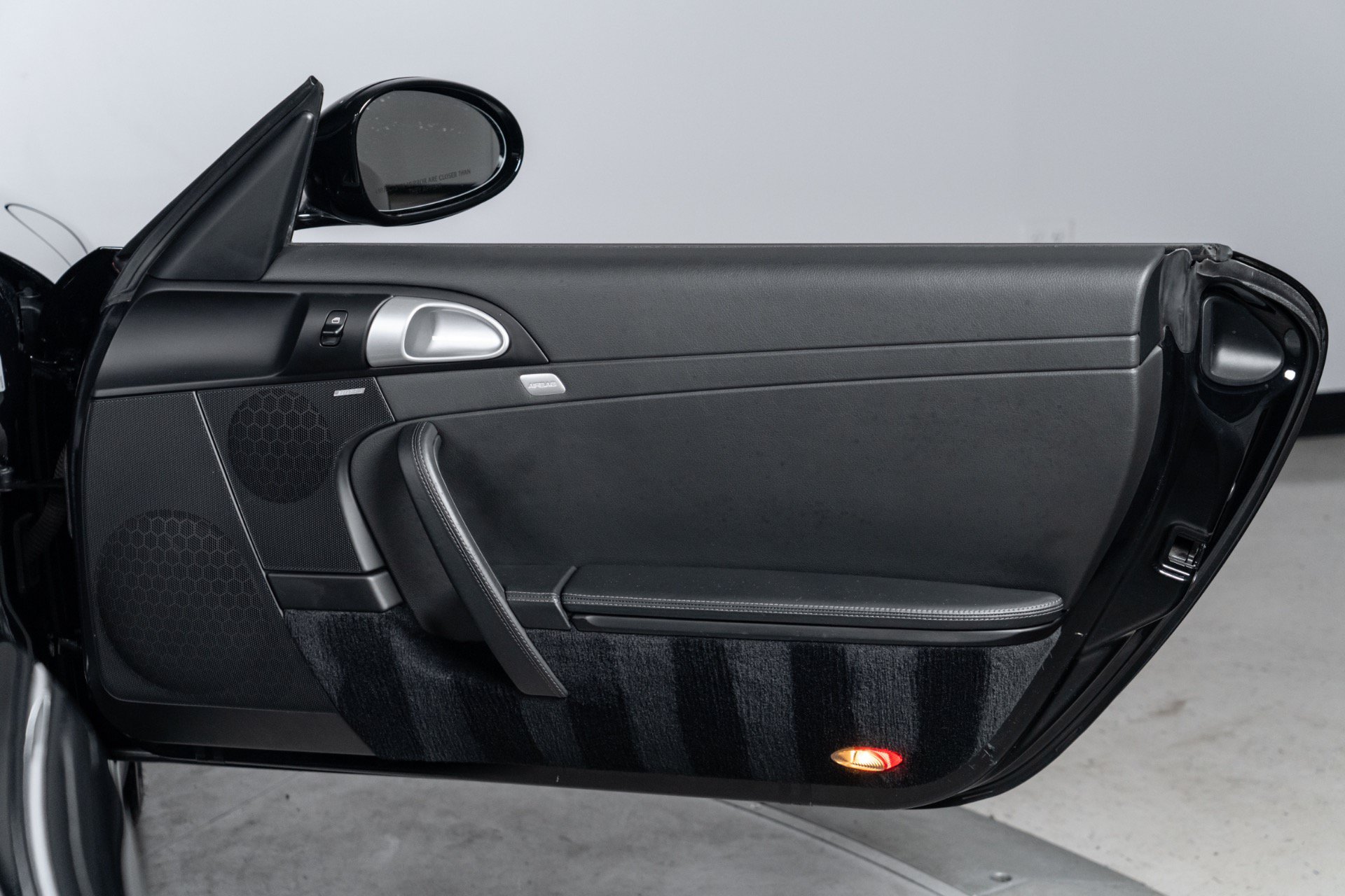 Used 2010 Porsche 911 Cabriolet image 28
