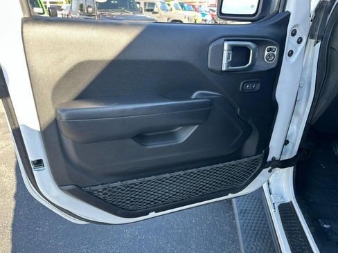 Used 2019 Jeep Wrangler Sport image 11