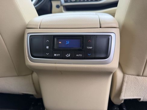 Used 2017 Toyota Highlander XLE FWD image 21
