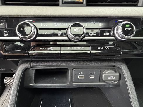 Used 2023 Honda Pilot Touring image 27