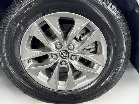 Used 2024 Toyota Sienna XLE image 34