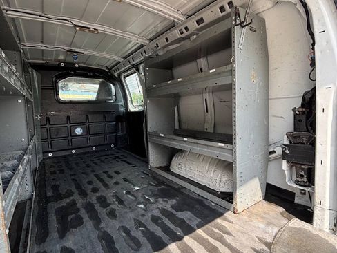 Used 2017 Chevrolet Express 2500 RWD image 16