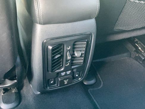 Used 2020 Jeep Grand Cherokee Overland AWD/4WD image 10