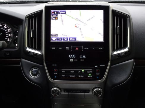 Used 2018 Toyota Land Cruiser image 18