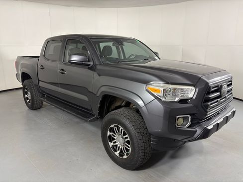 Used 2018 Toyota Tacoma SR w/ SR Convenience Package AWD/4WD image 2