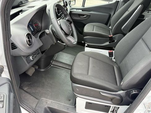 Used 2025 Mercedes-Benz Sprinter 2500 image 11