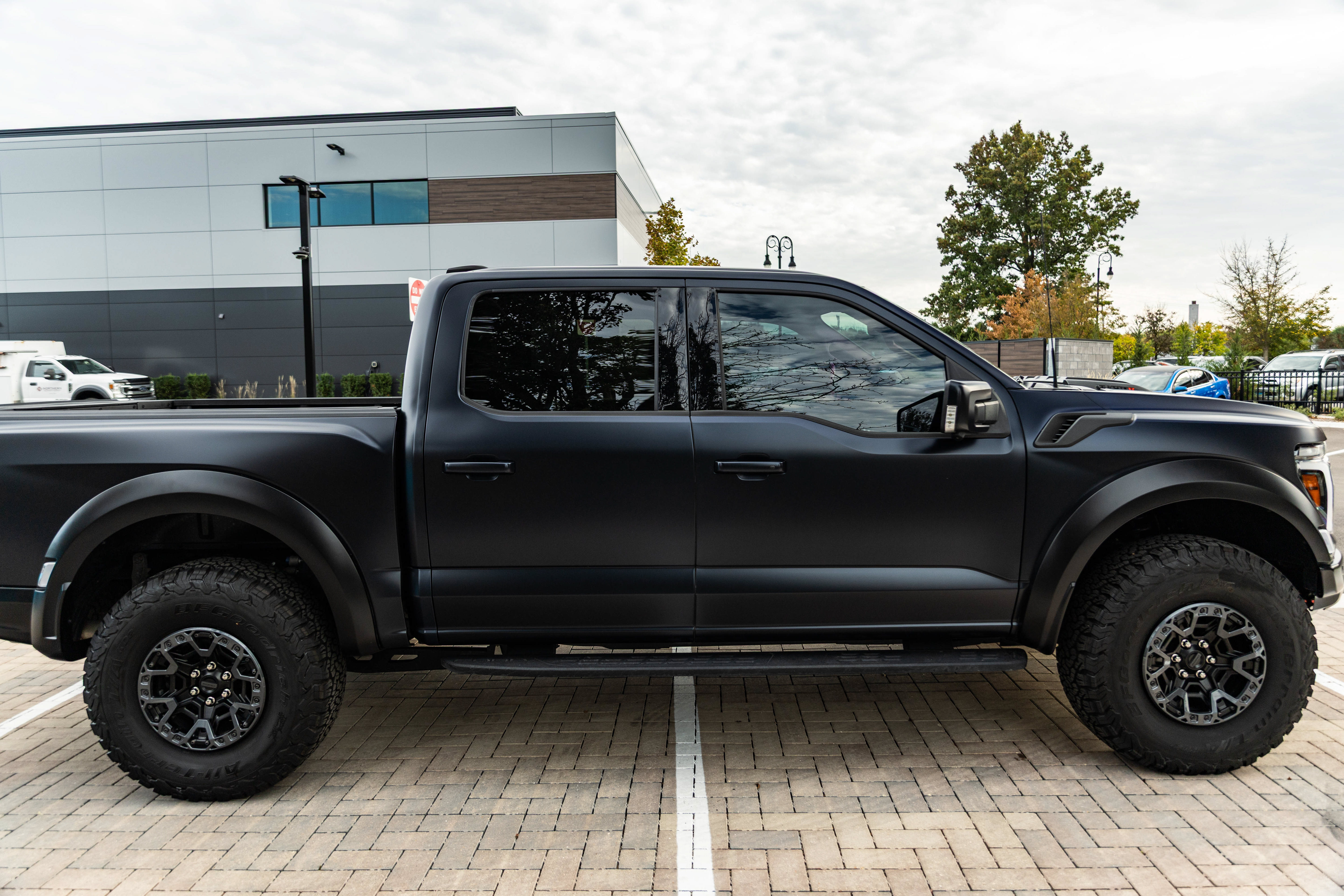 New 2025 Ford F150 Raptor w/ Equipment Group 803A Raptor R AWD/4WD image 6
