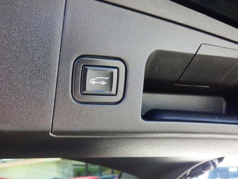 Used 2020 Cadillac XT5 Premium Luxury image 18