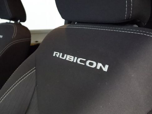 Used 2015 Jeep Wrangler Rubicon w/ Power Convenience Group AWD/4WD image 13