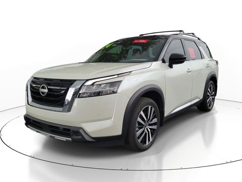 Certified 2024 Nissan Pathfinder Platinum AWD/4WD image 3