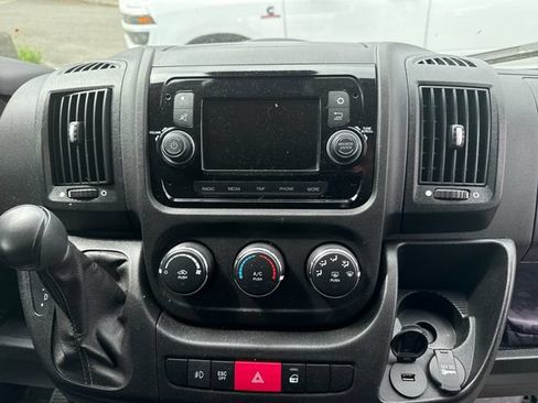 Used 2021 RAM ProMaster 2500 w/ Convenience Group FWD image 10