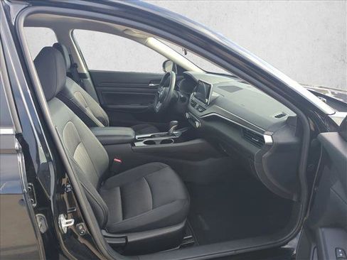 Used 2024 Nissan Altima 2.5 SV image 19