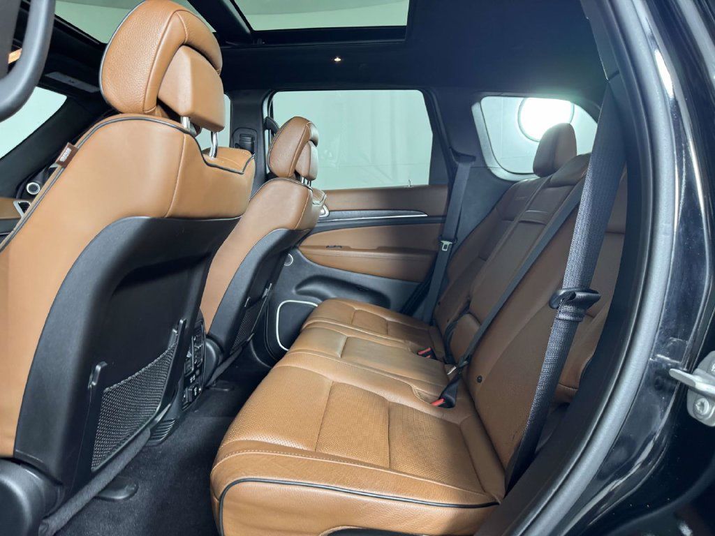 Used 2020 Jeep Grand Cherokee Summit AWD/4WD image 31