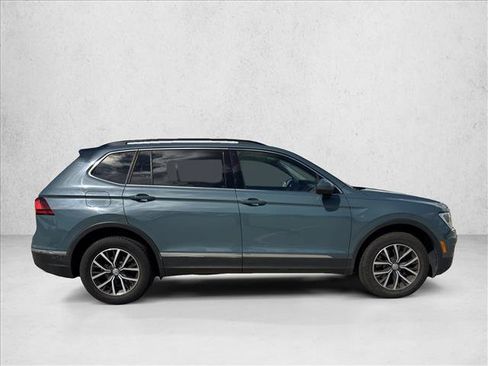 Used 2020 Volkswagen Tiguan SE w/ Panoramic Sunroof Package FWD image 4