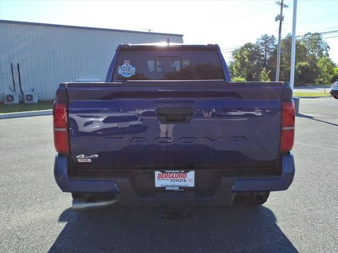Used 2024 Toyota Tacoma SR5 AWD/4WD image 11