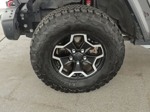 Used 2020 Jeep Gladiator Rubicon image 6