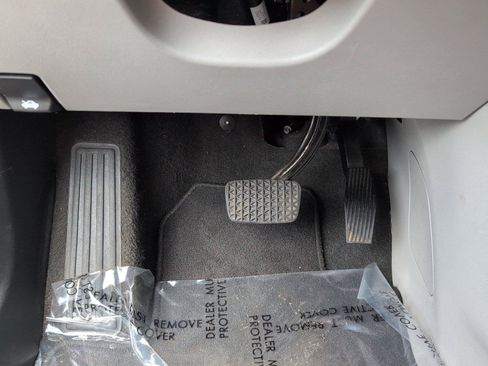 Used 2024 GMC Terrain SLE FWD image 29