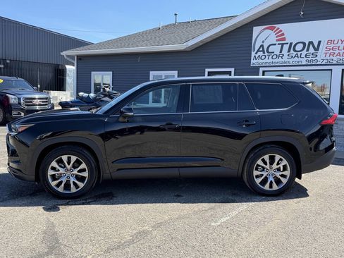Used 2024 Toyota Grand Highlander AWD image 2
