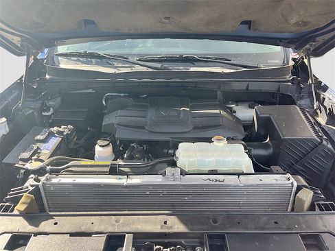 Used 2024 Nissan Titan SV w/ SV Convenience Package image 29
