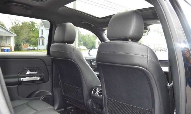 Used 2021 Mercedes-Benz GLB 250 4MATIC w/ Premium Package image 31