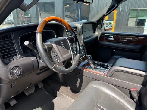 Used 2015 Lincoln Navigator L 4WD image 5