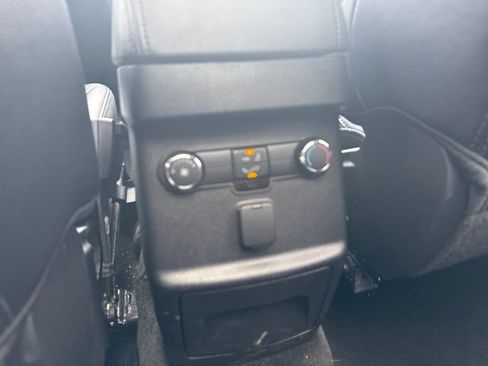 Used 2017 Ford Explorer XLT w/ Equipment Group 202A AWD/4WD image 26