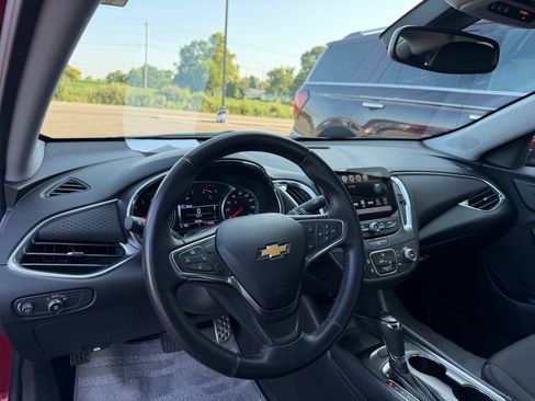 Used 2017 Chevrolet Malibu LT FWD image 11