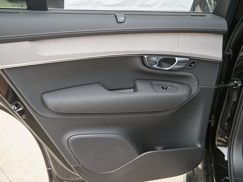 New 2025 Volvo XC90 B6 Ultra w/ Protection Package image 19