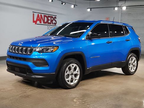 Used 2025 Jeep Compass Sport AWD/4WD image 3