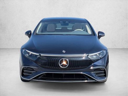 Used 2023 Mercedes-Benz EQS 580 4MATIC Sedan image 2