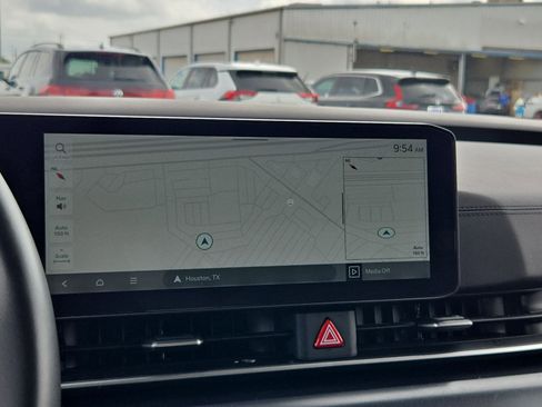 Used 2025 Kia Carnival image 24