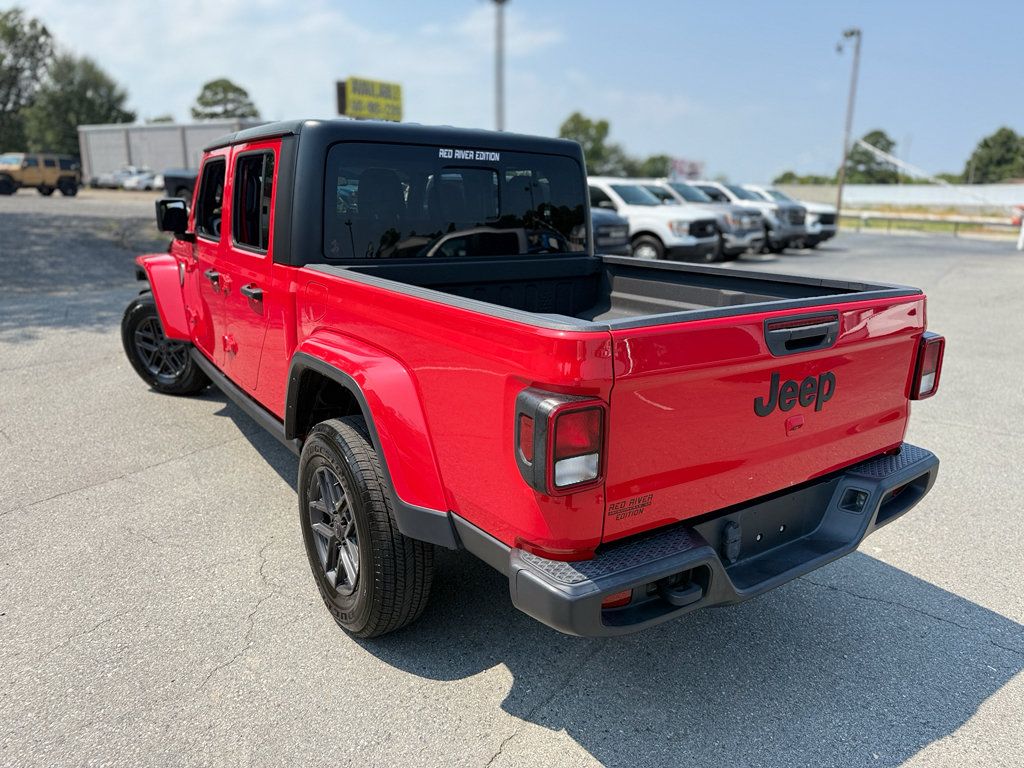 Used 2024 Jeep Gladiator Sport AWD/4WD image 17