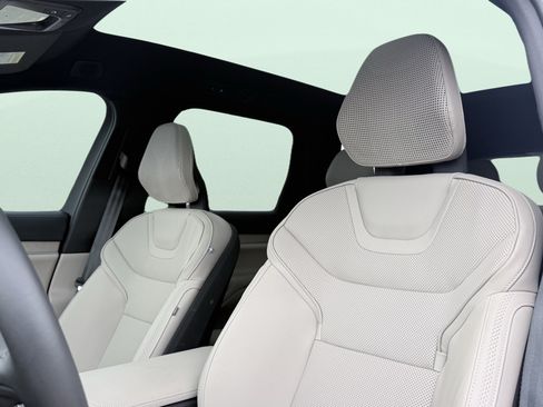 Used 2025 Volvo EX90 Ultra AWD/4WD image 4