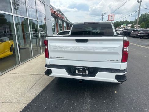 Used 2019 Chevrolet Silverado 1500 Custom w/ Custom Value Package AWD/4WD image 4