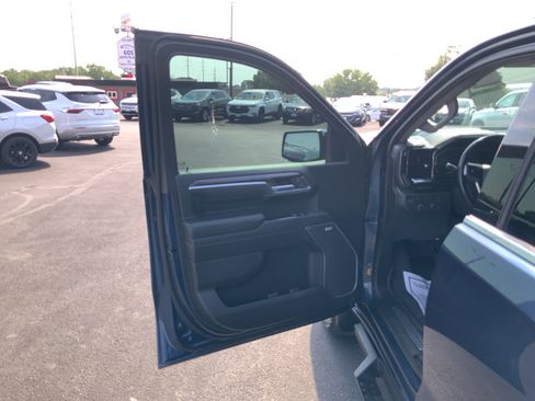 Used 2022 Chevrolet Silverado 1500 LTZ w/ LTZ Premium Package AWD/4WD image 11