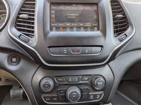 Used 2021 Jeep Cherokee Latitude Plus AWD/4WD image 14
