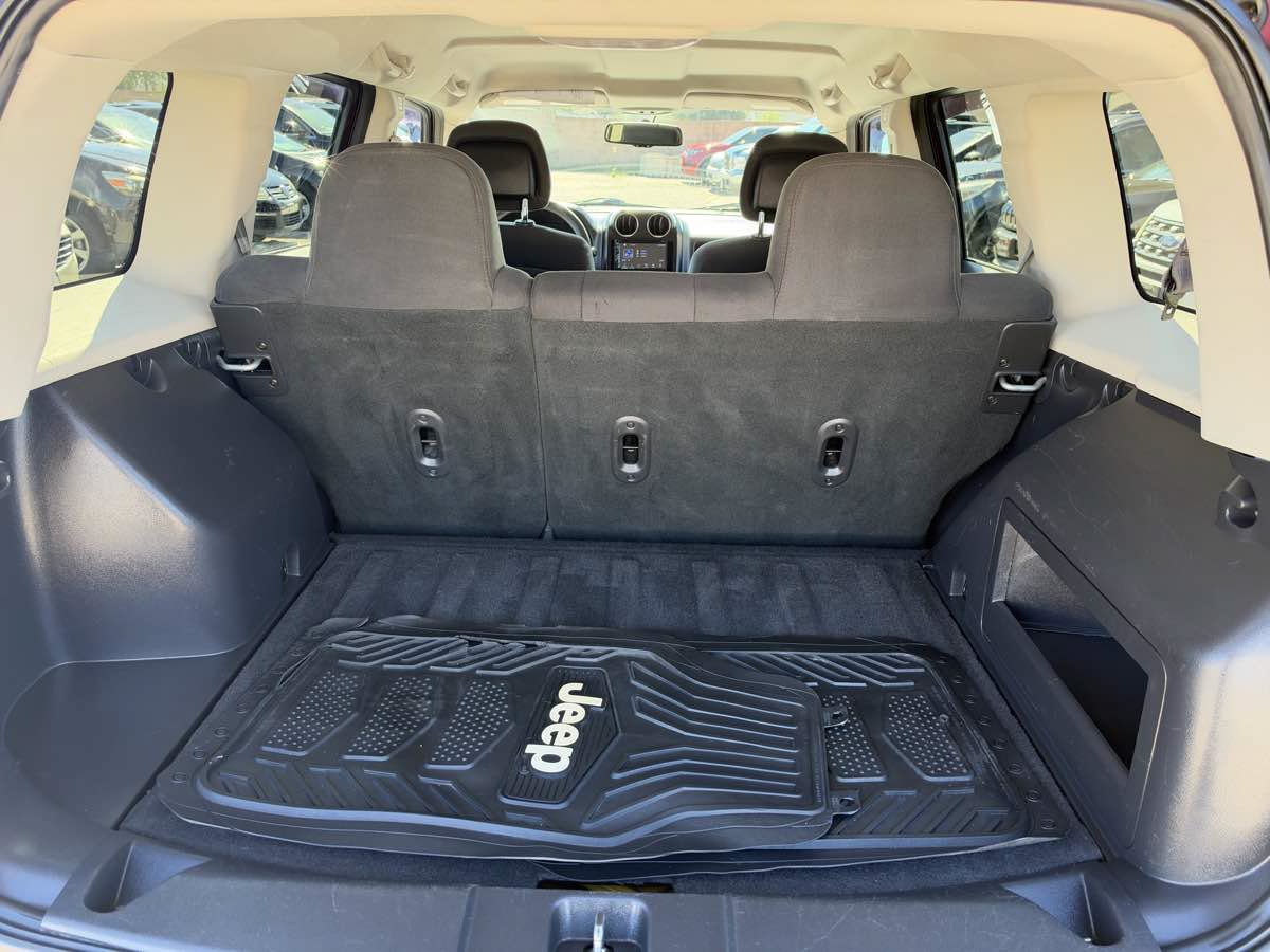 Used 2016 Jeep Patriot Sport w/ Power Value Group AWD/4WD image 18