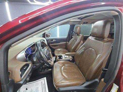 Used 2018 Chrysler Pacifica Limited FWD image 3
