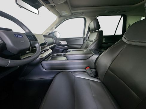 Used 2025 Ford Expedition Max Active AWD/4WD image 13