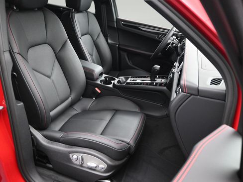 New 2026 Porsche Macan AWD/4WD image 10