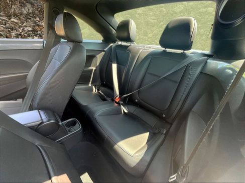 Used 2019 Volkswagen Beetle 2.0T SE image 23