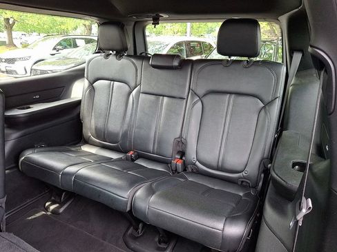 Certified 2024 Jeep Wagoneer Series II w/ Flexible Seating Group AWD/4WD image 10