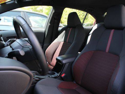 Used 2025 Toyota Corolla SE FWD image 12