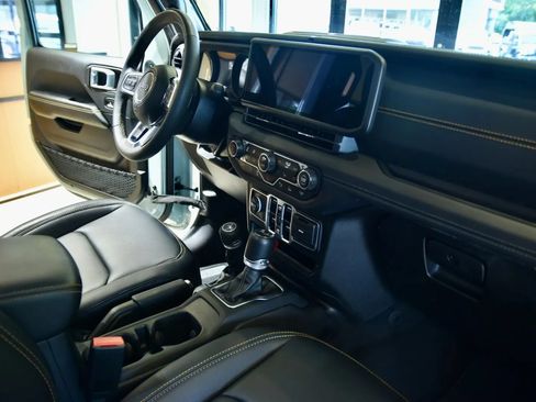 Used 2024 Jeep Wrangler Unlimited Sahara w/ Technology Group AWD/4WD image 25