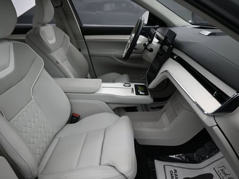 Used 2025 Volvo EX90 Ultra image 33
