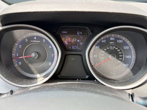 Used 2015 Hyundai Elantra SE image 19