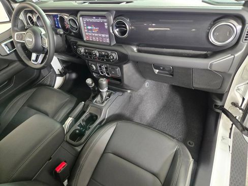 Used 2021 Jeep Wrangler Unlimited Sahara AWD/4WD image 23